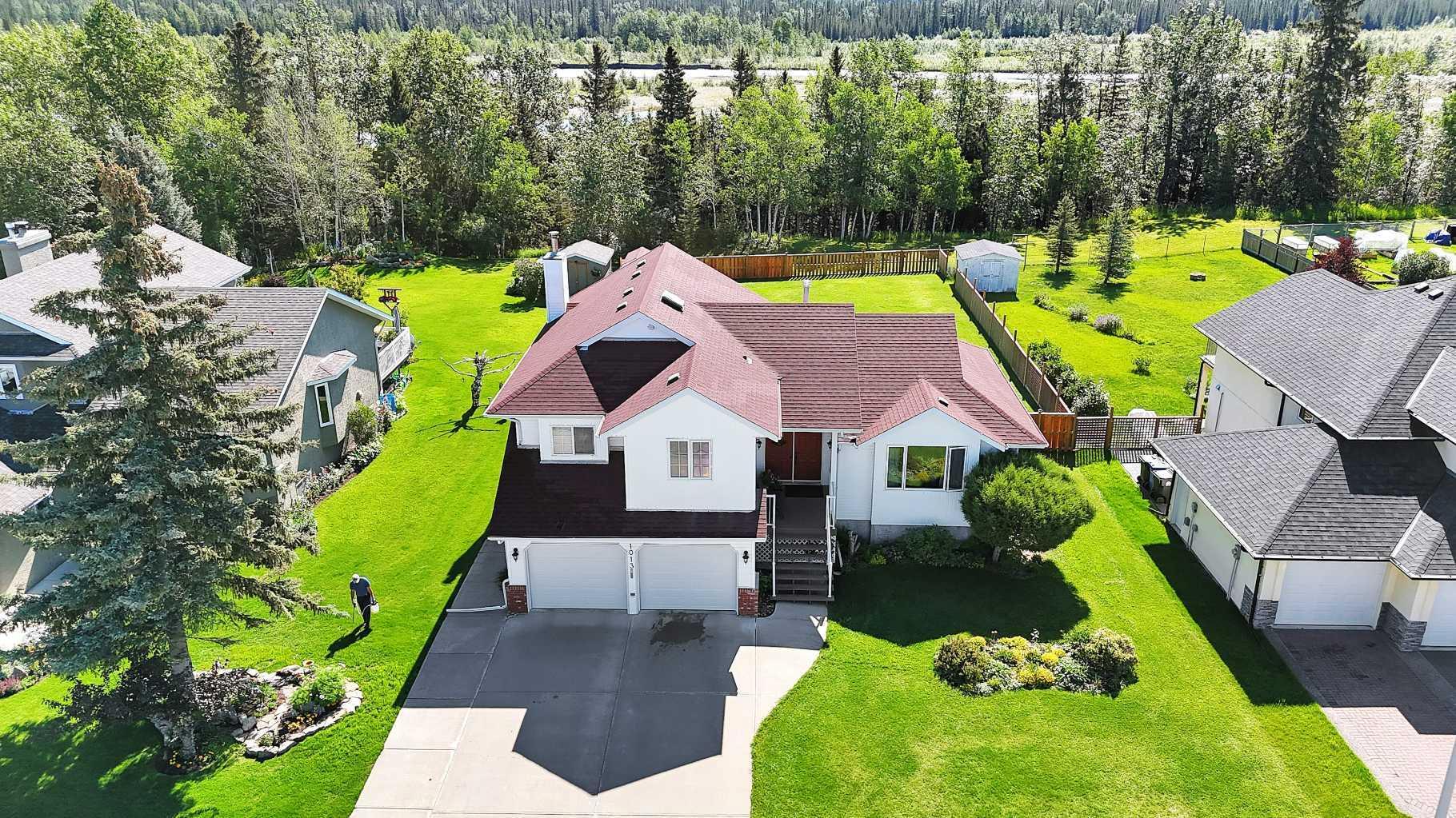 Property Photo:  1013 2 Street NE  AB T0M 1X0 
