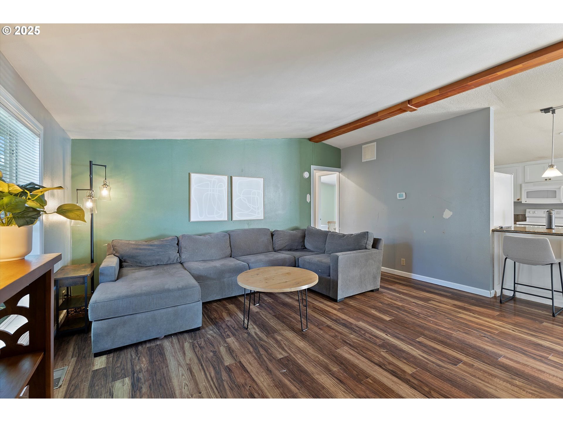 Property Photo: 301 E Columbia Dr 3 OR 97132