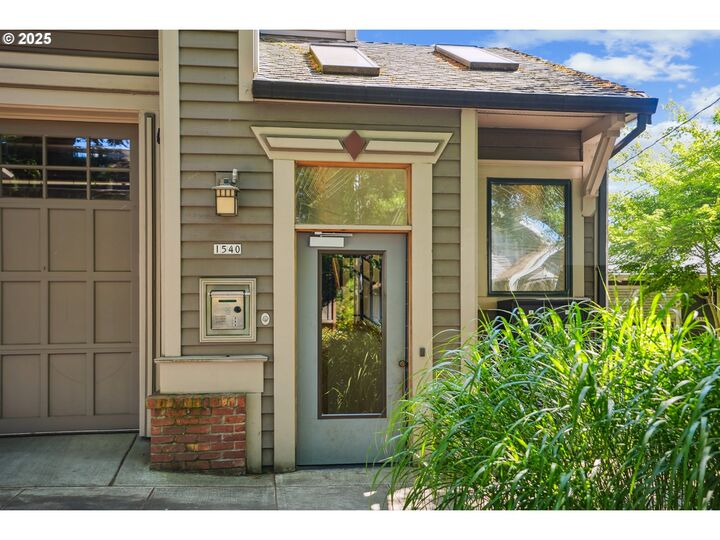 Property Photo: 1540 SE Martins St D OR 97202