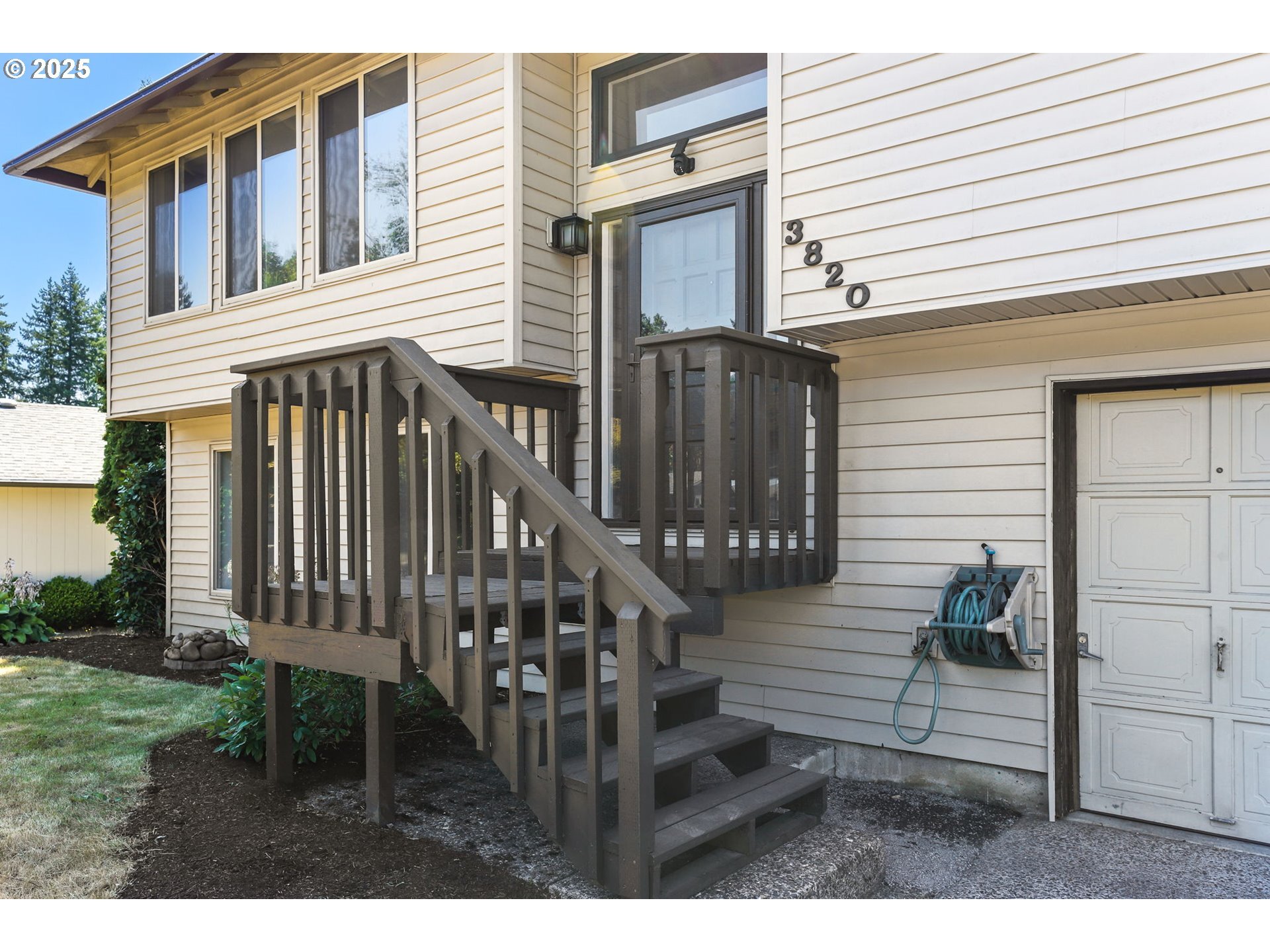 Property Photo: 3820 SW 3rd St OR 97030