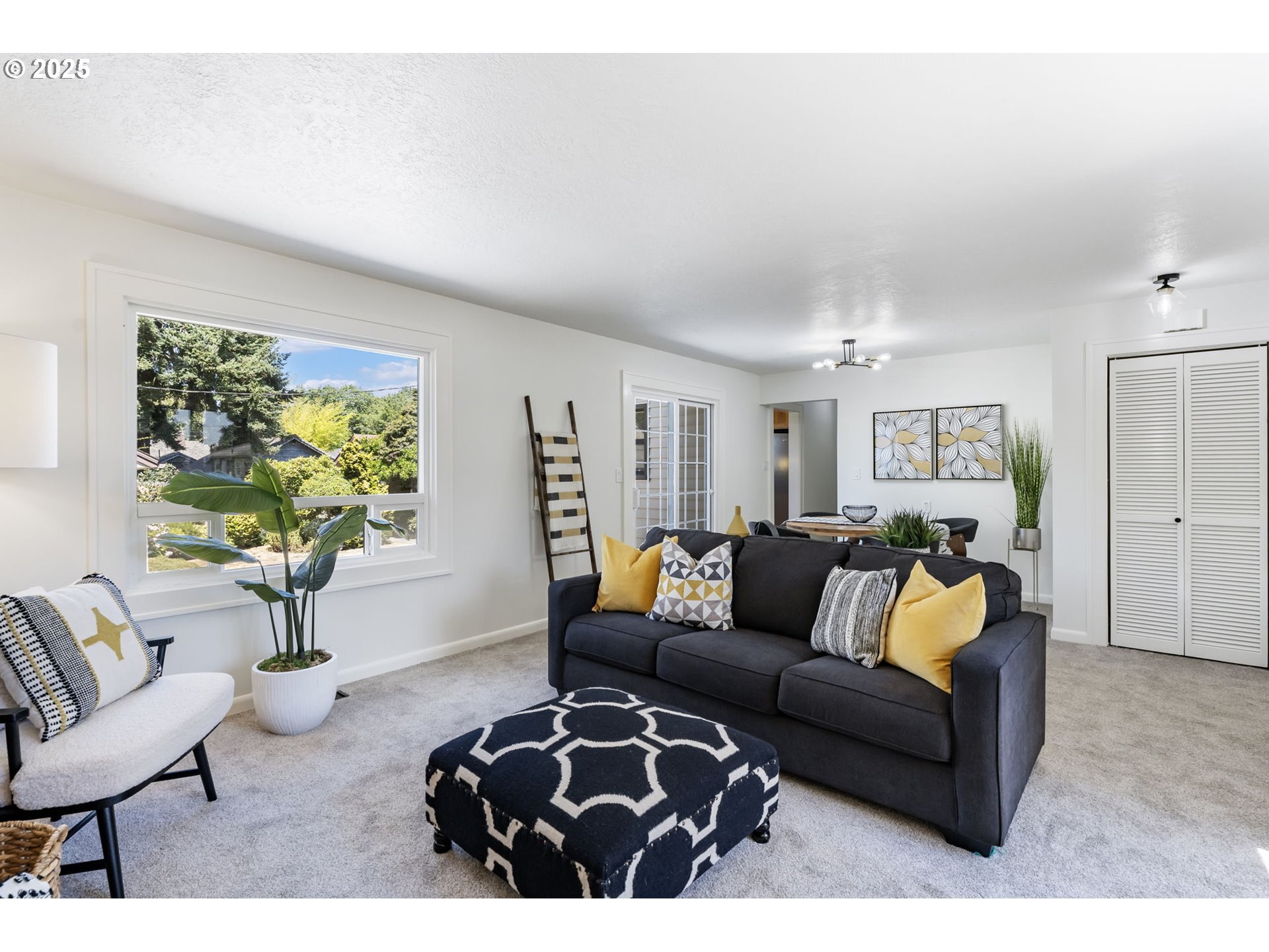 Property Photo: 5317 SE Steele St OR 97206