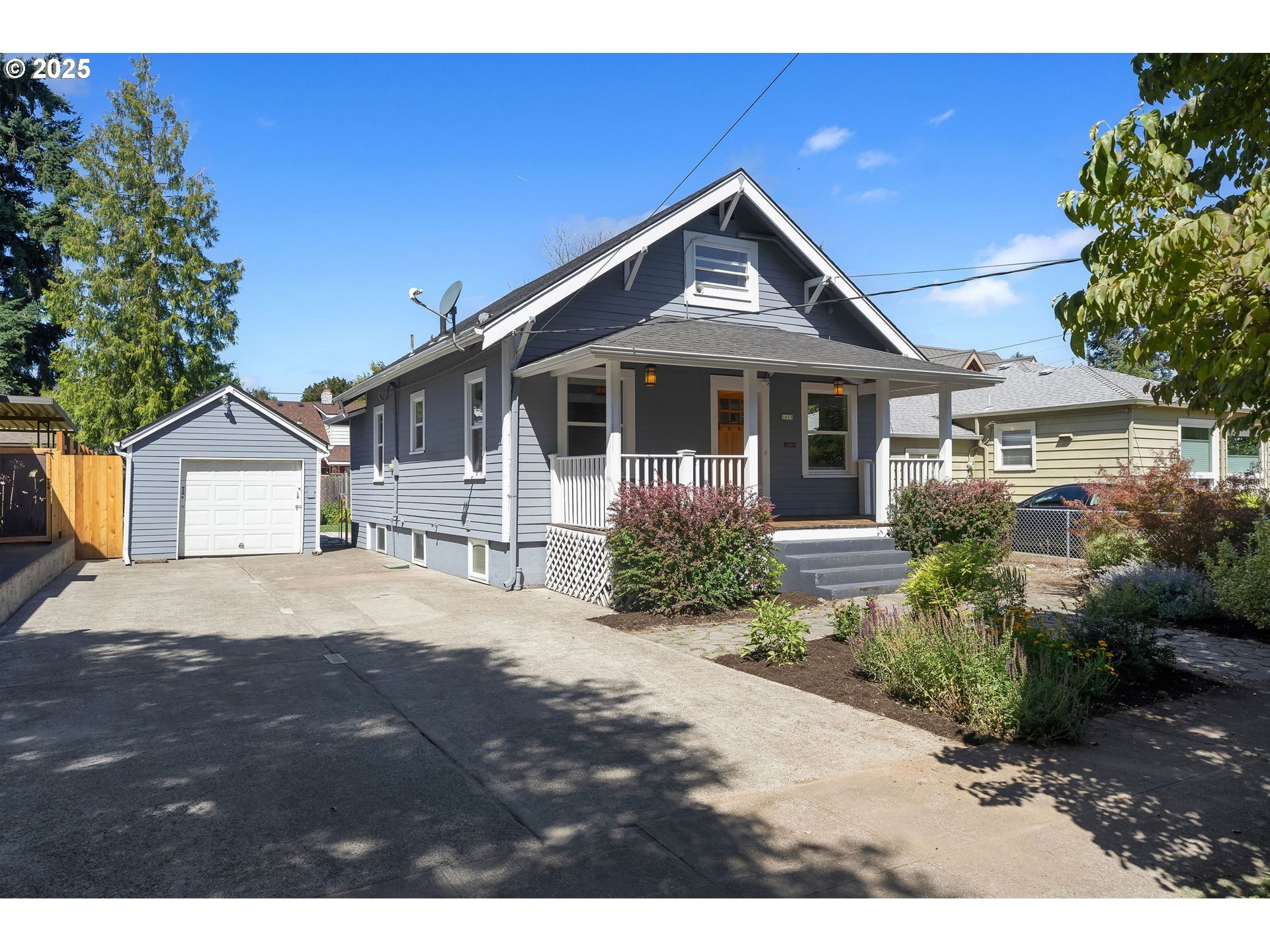 Property Photo:  5815 N Boston Ave  OR 97217 