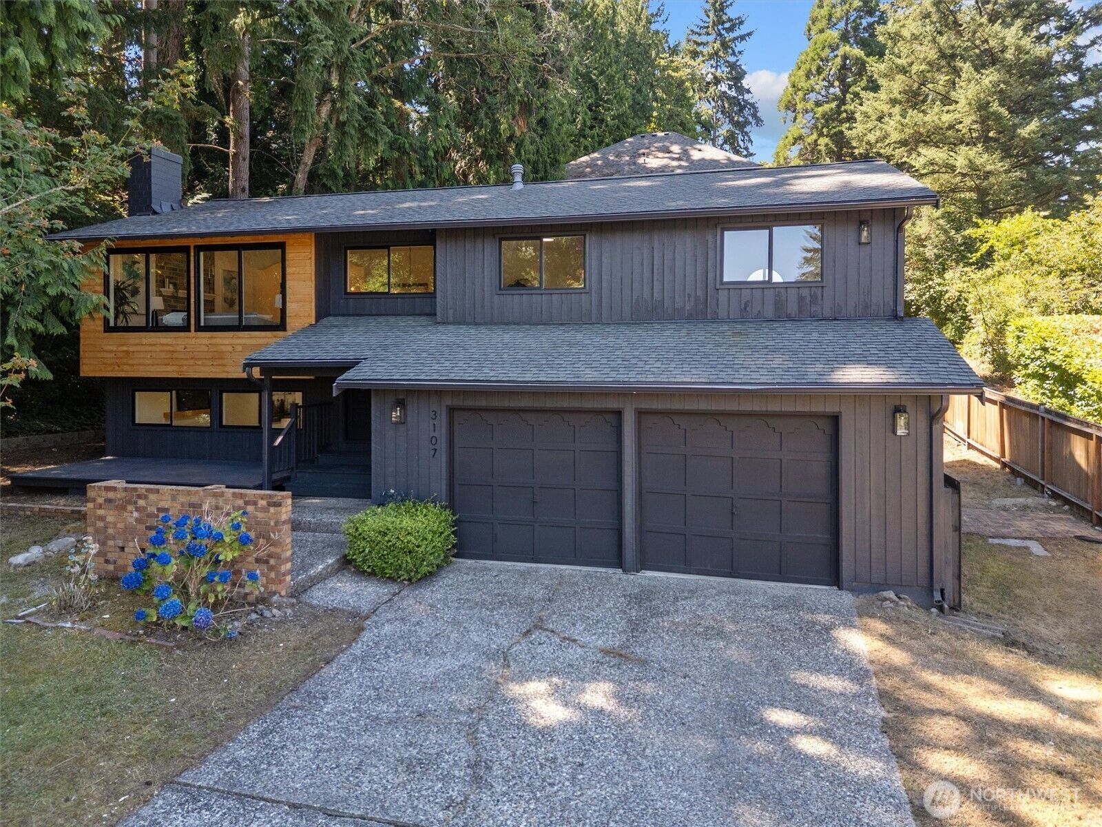 Property Photo:  3107  127th Avenue NE  WA 98005 