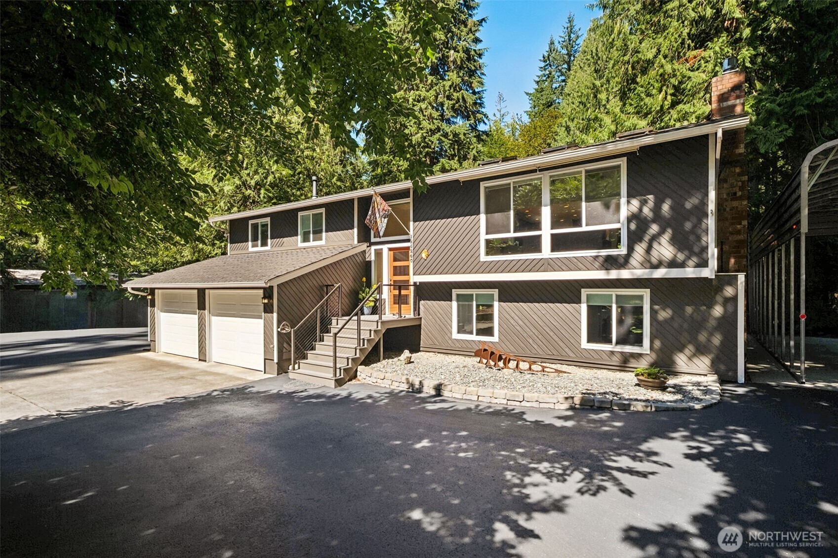 25260 SE Mirrormont Way  Issaquah WA 98027 photo