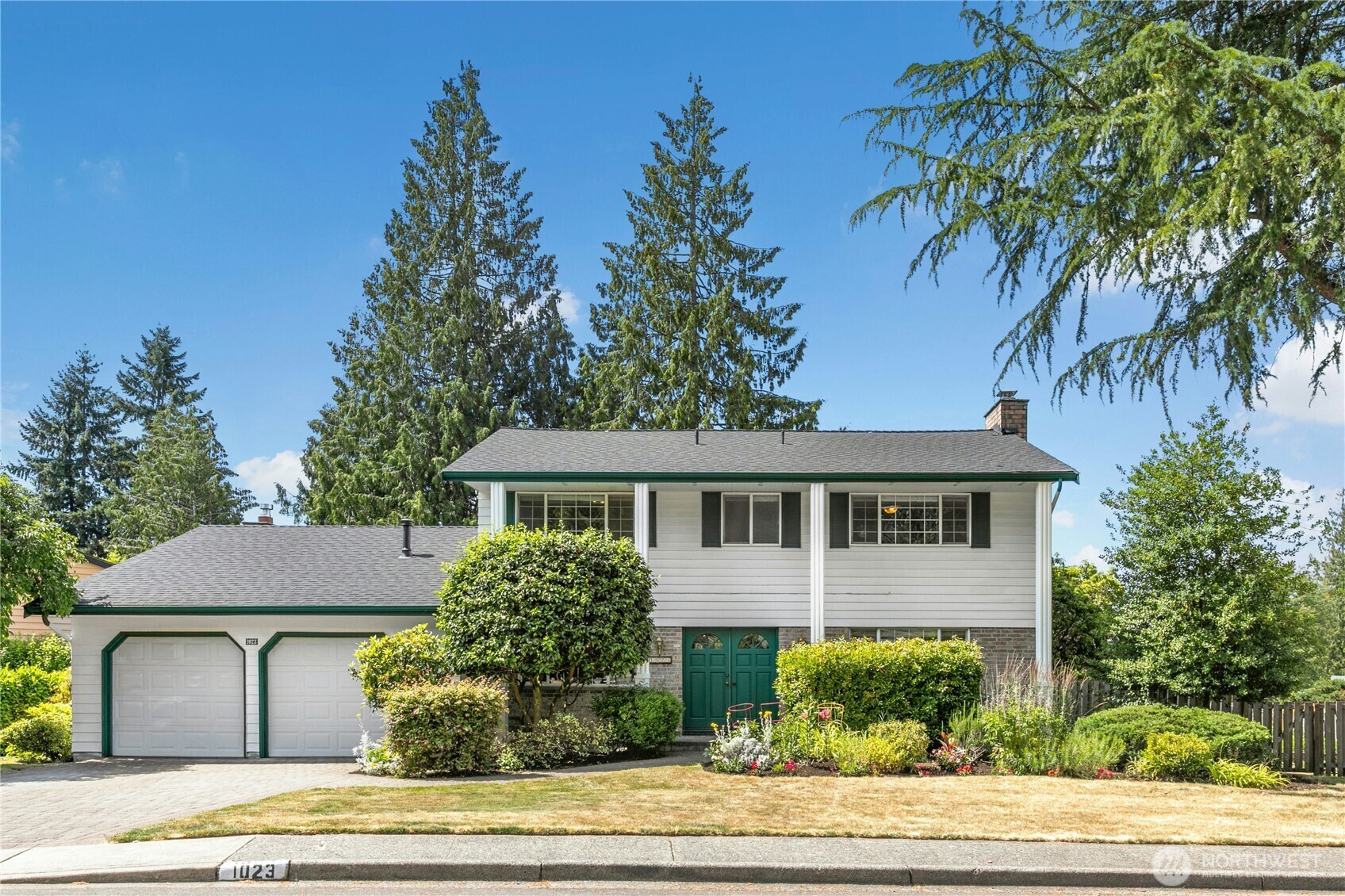 Property Photo: 1023 144th Place SE WA 98007