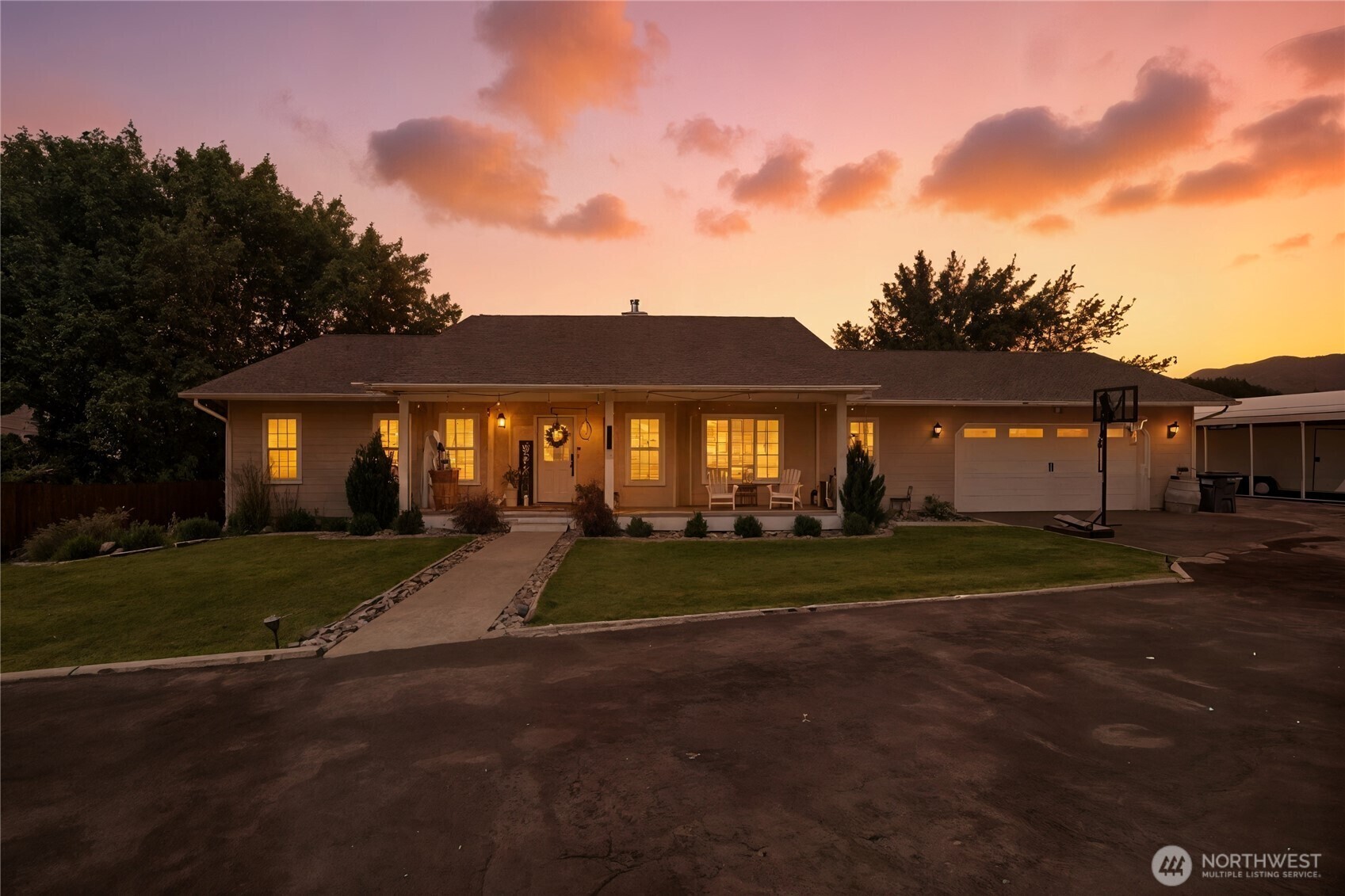 Property Photo:  3537 NE Reid Court  WA 98802 