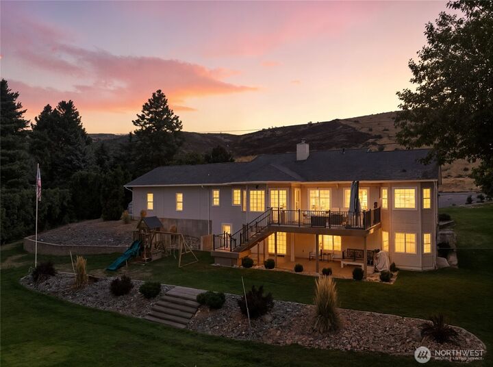 Property Photo: 3537 NE Reid Court WA 98802