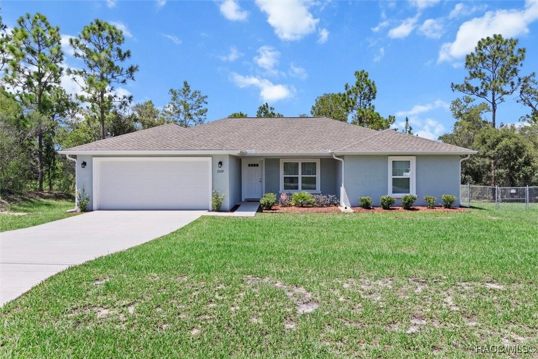 Property Photo:  2509 W Chamberlain Street  FL 34434 