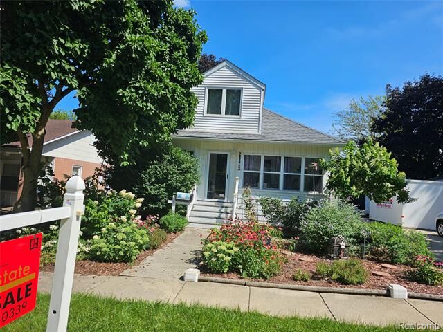 28453 Church Street  Flat Rock MI 48134 photo