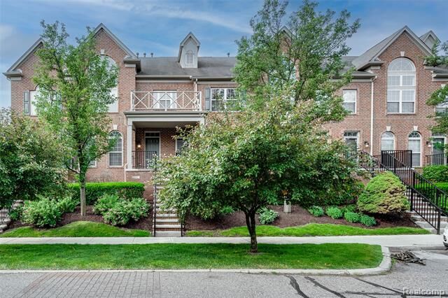 Property Photo: 39429 Springwater Drive MI 48168