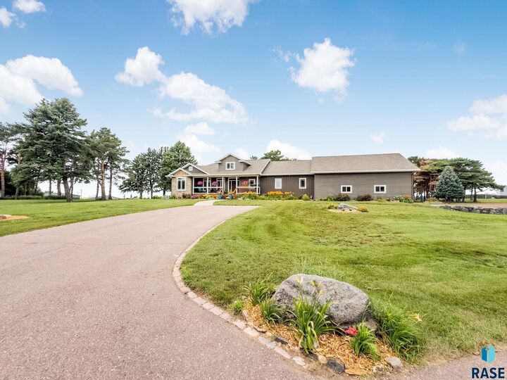 Property Photo: 4001 N Martindale Rd SD 57107