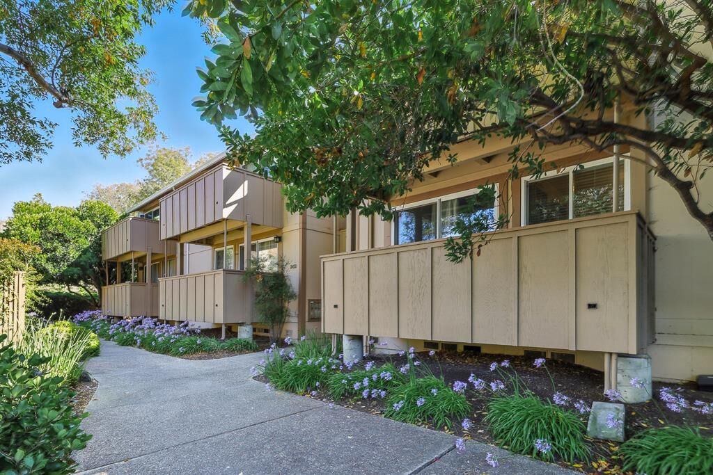 Property Photo:  2452 West Bayshore Road Unit 6  CA 94303 