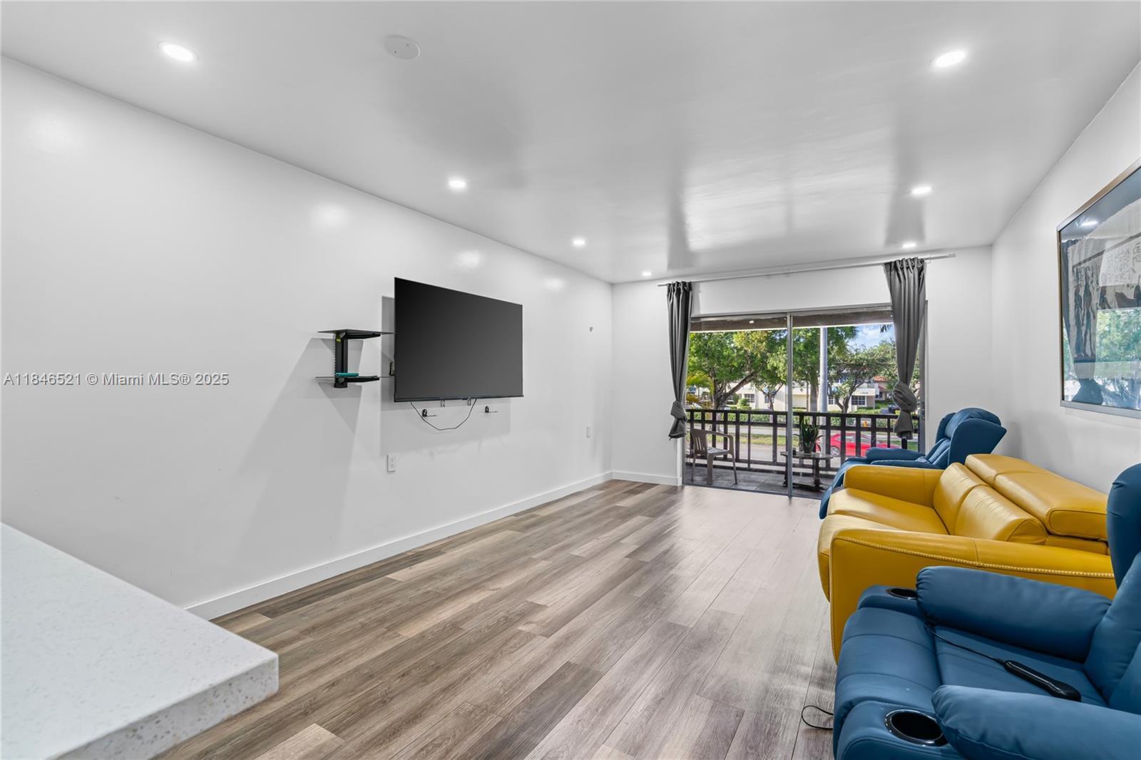 Property Photo: 11217 SW 88th St 202C FL 33176