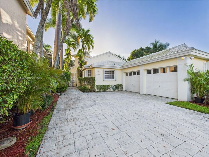 Property Photo:  1251 E Wilshire Cir E  FL 33027 