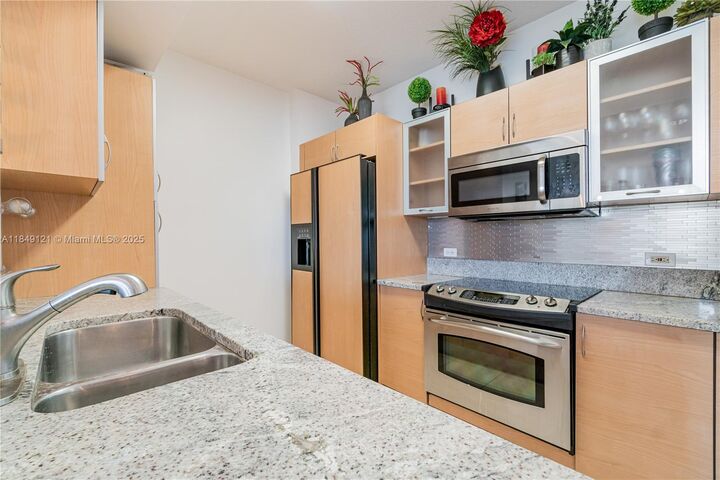 Property Photo: 2775 NE 187th St 516 FL 33180