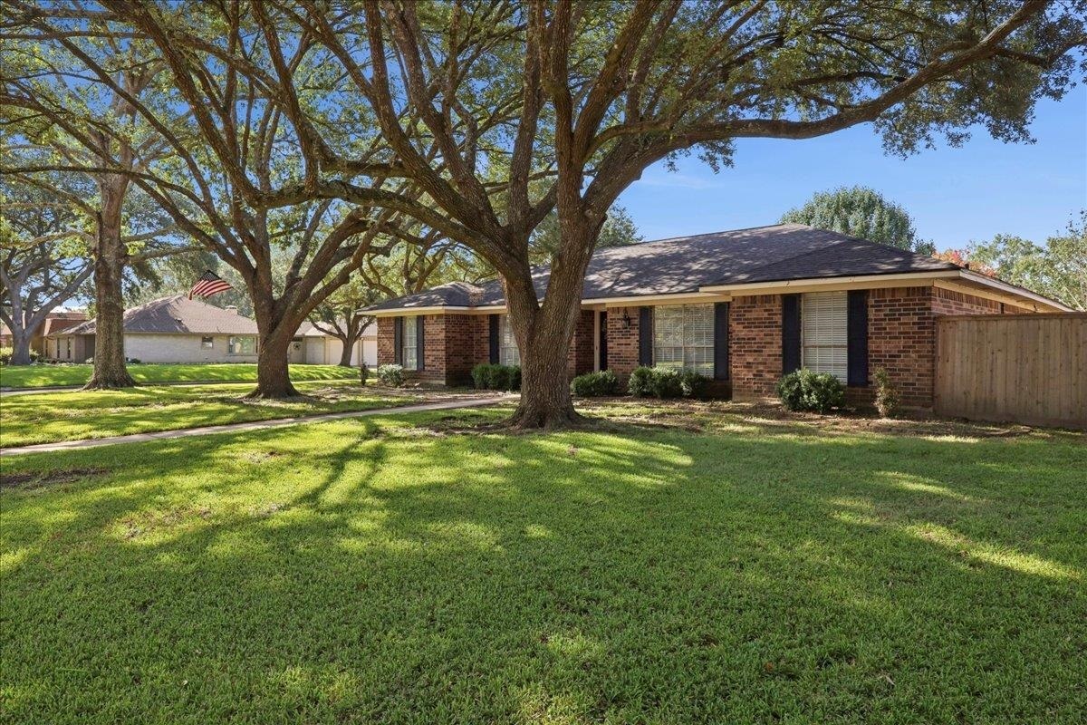 Property Photo: 5925 Longwood St. TX 77707