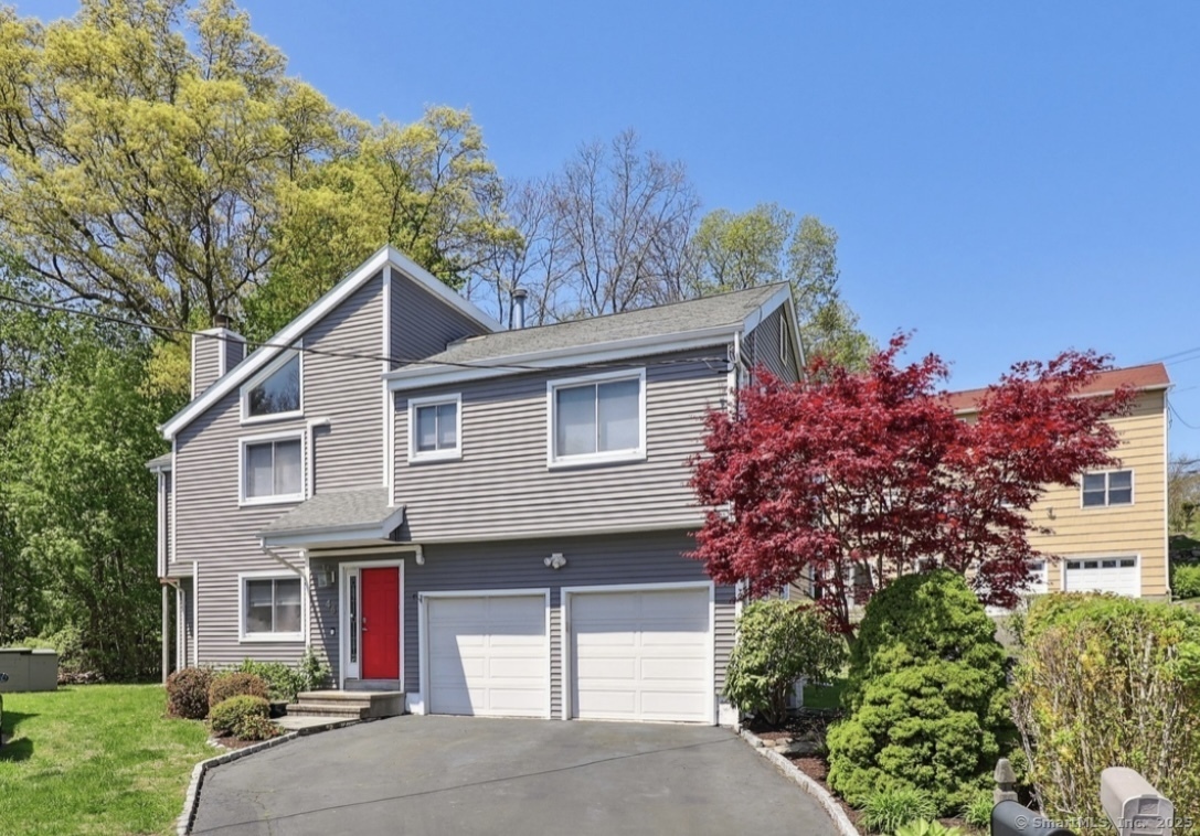 Property Photo:  46 Fairway Green  CT 06825 