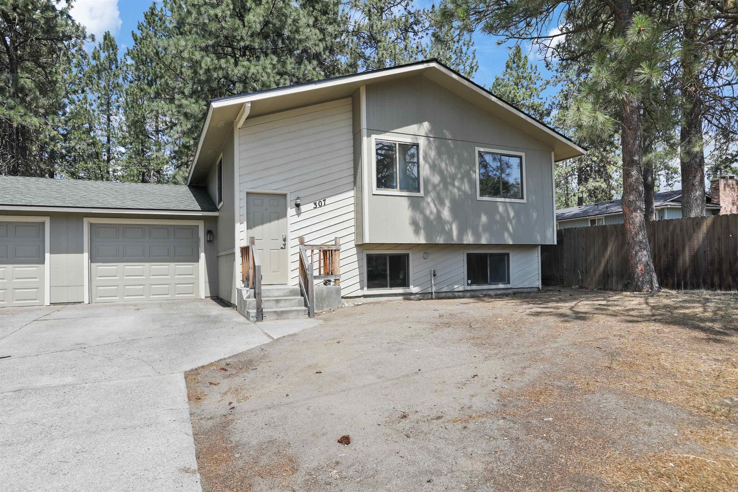 Property Photo: 307 E Hawthorne Rd 305 E Hawthorne Rd WA 99218