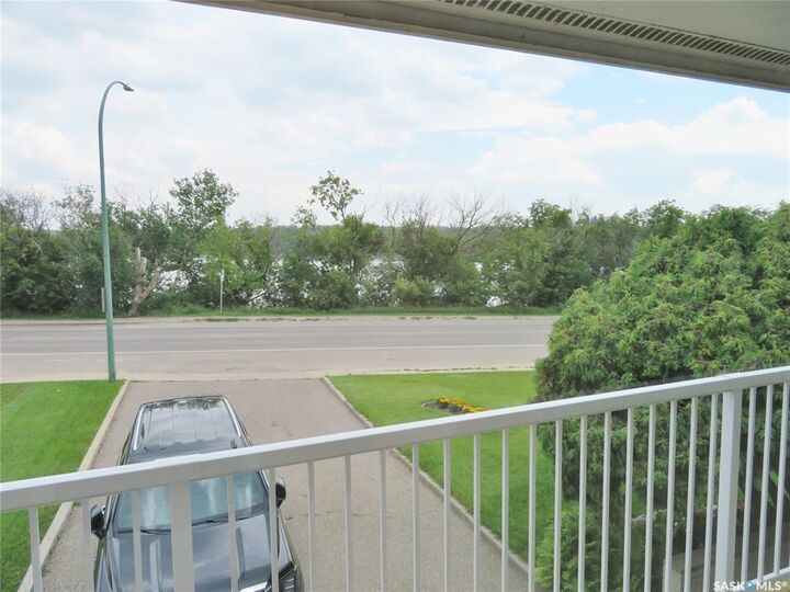 Property Photo:  2113 Spadina Crescent E  SK S7K 0C9 