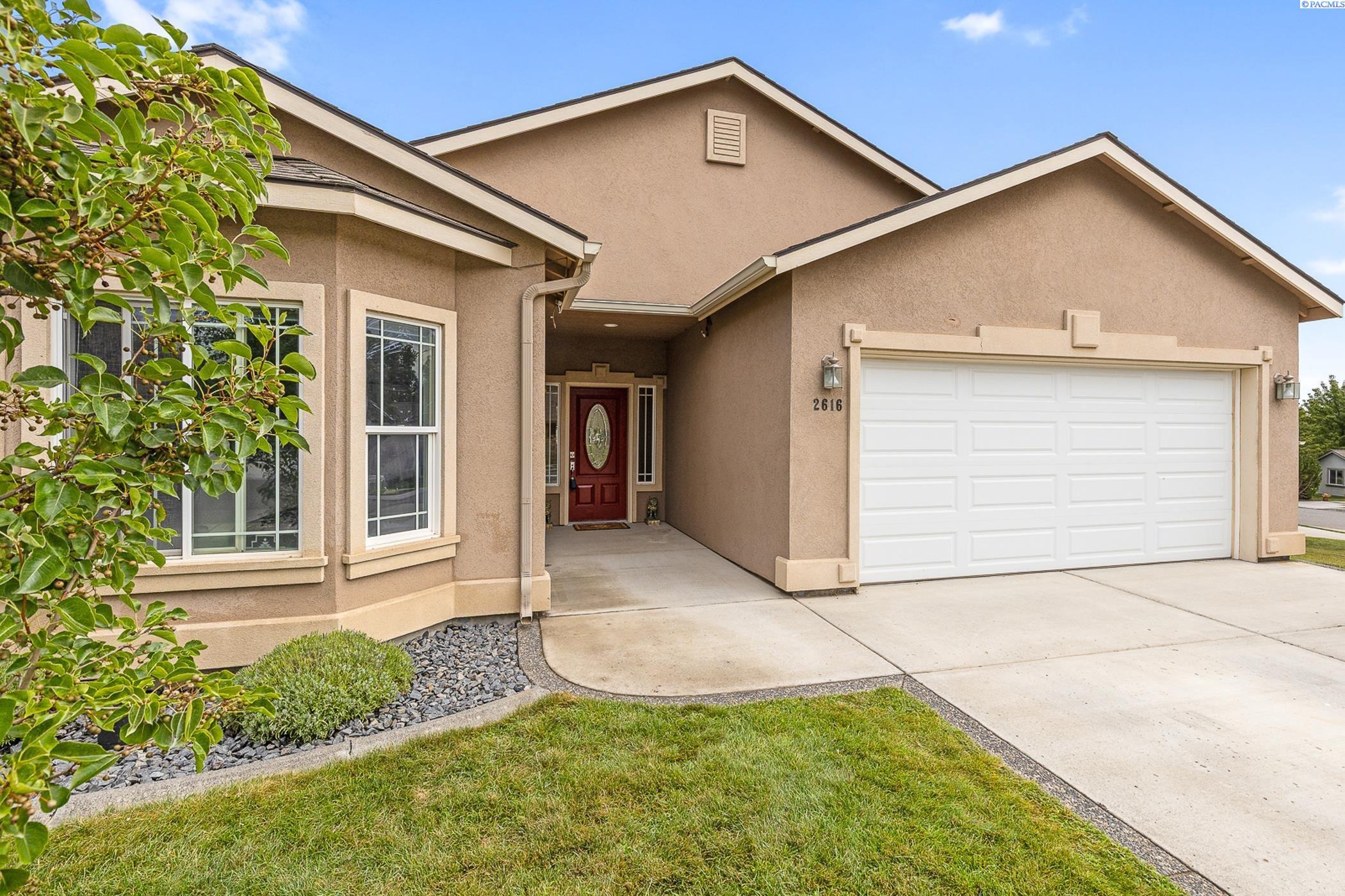Property Photo: 2616 Eaglewatch Loop WA 99354