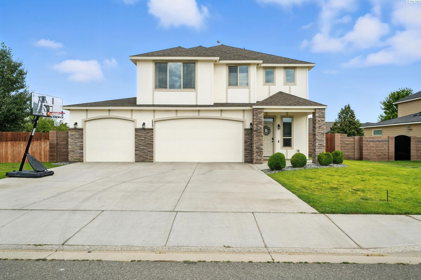 Property Photo: 1480 Amber Ave. WA 99353