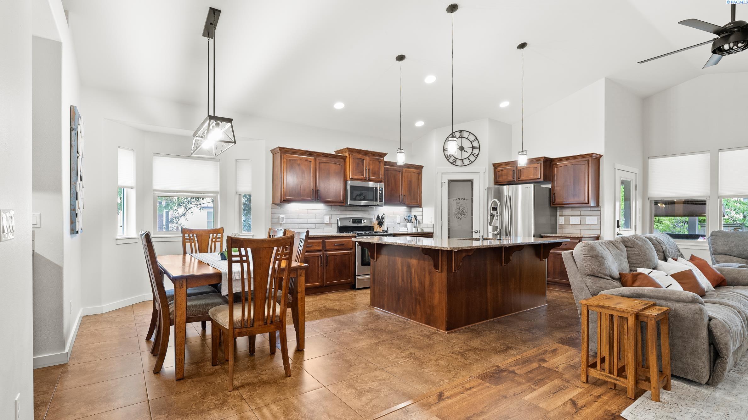 Property Photo:  1603 S Fillmore  WA 99338 