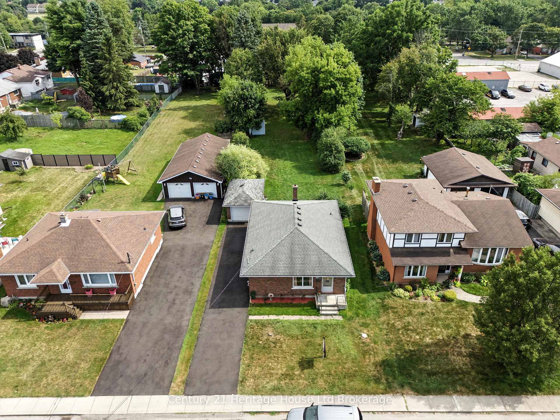Photo de la propriété:  830 Anne Street  ON N4S 2E7 