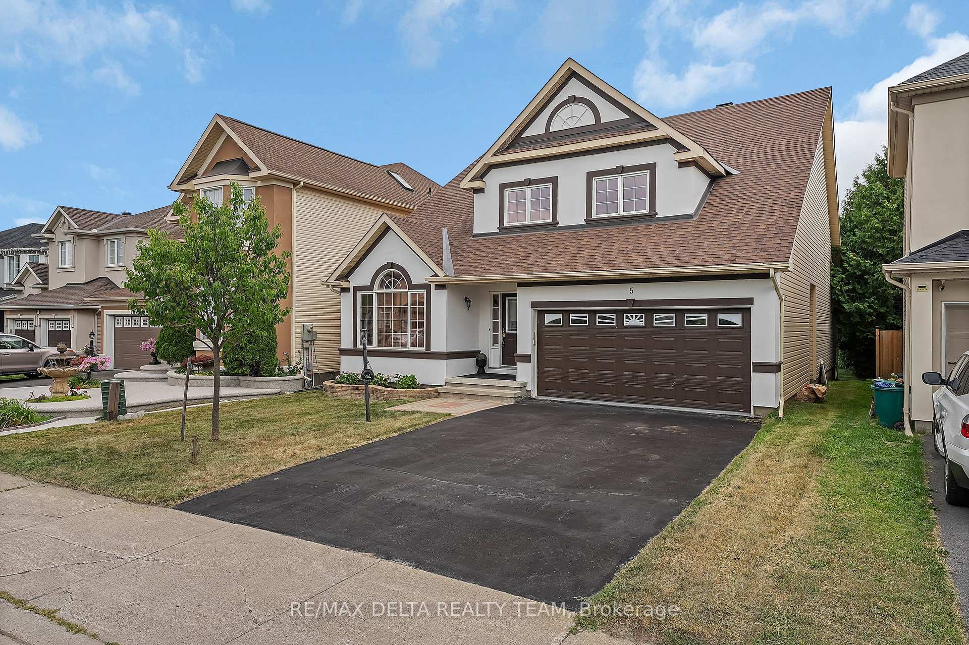 Property Photo:  5 Bentgrass Green N/A  ON K2J 4Y1 