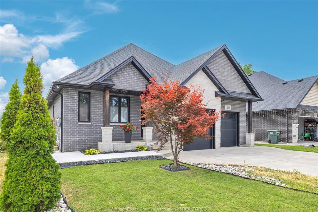 Property Photo:  1835 Dominion Boulevard  ON N9B 3H8 