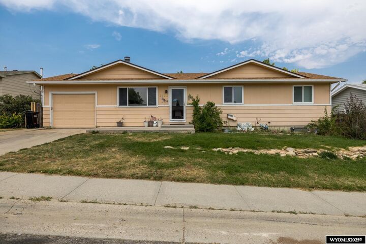 Property Photo: 2322 Shattuck Avenue WY 82601