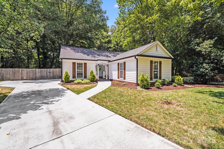 Property Photo:  2301 Oldenburg Drive  NC 29210 