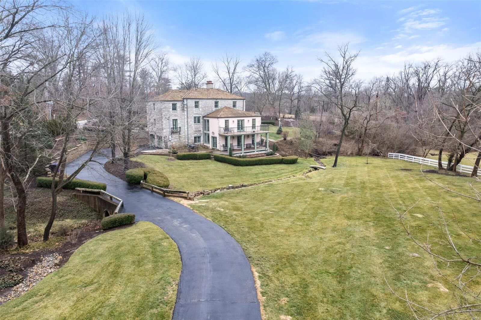 Property Photo:  3 Countryside Lane  MO 63131 