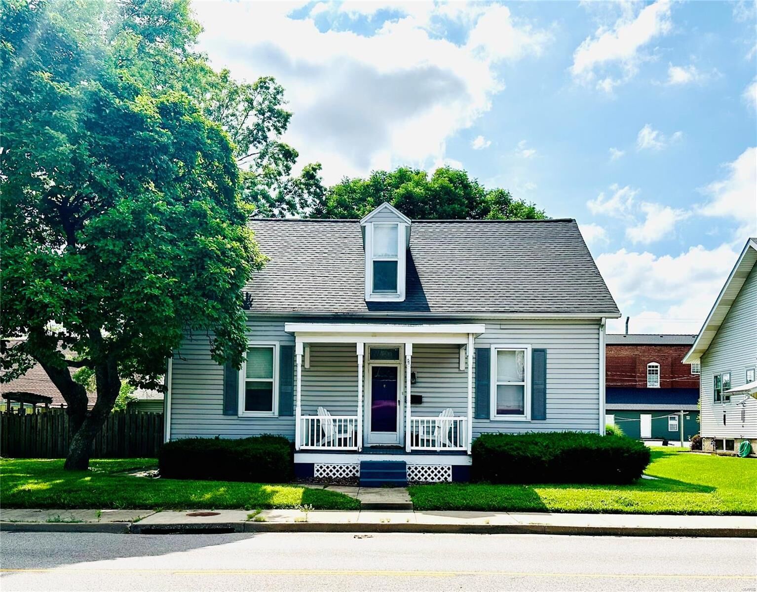 Property Photo:  8 S State Street  IL 62243 