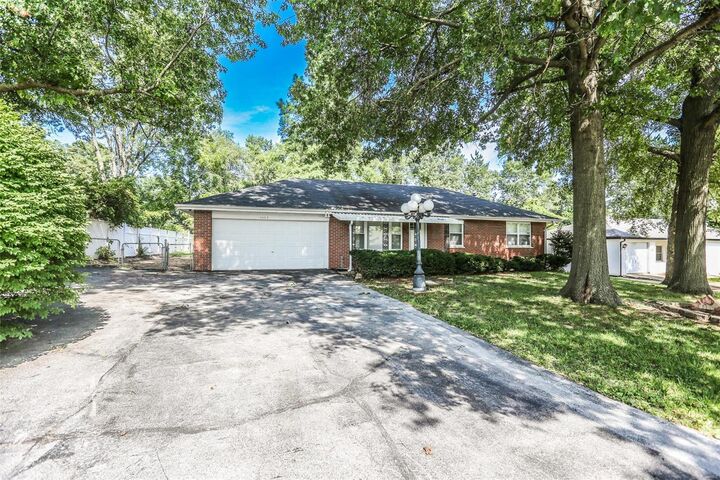 9864 Winkler Drive  St Louis MO 63136 photo