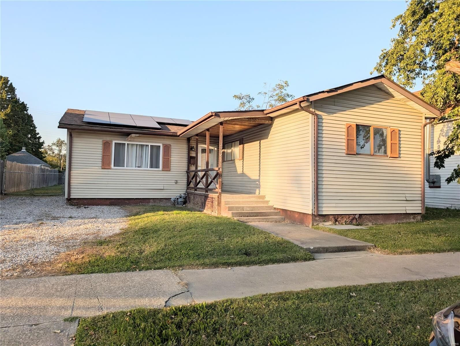 Property Photo: 2902 Denver Street IL 62040