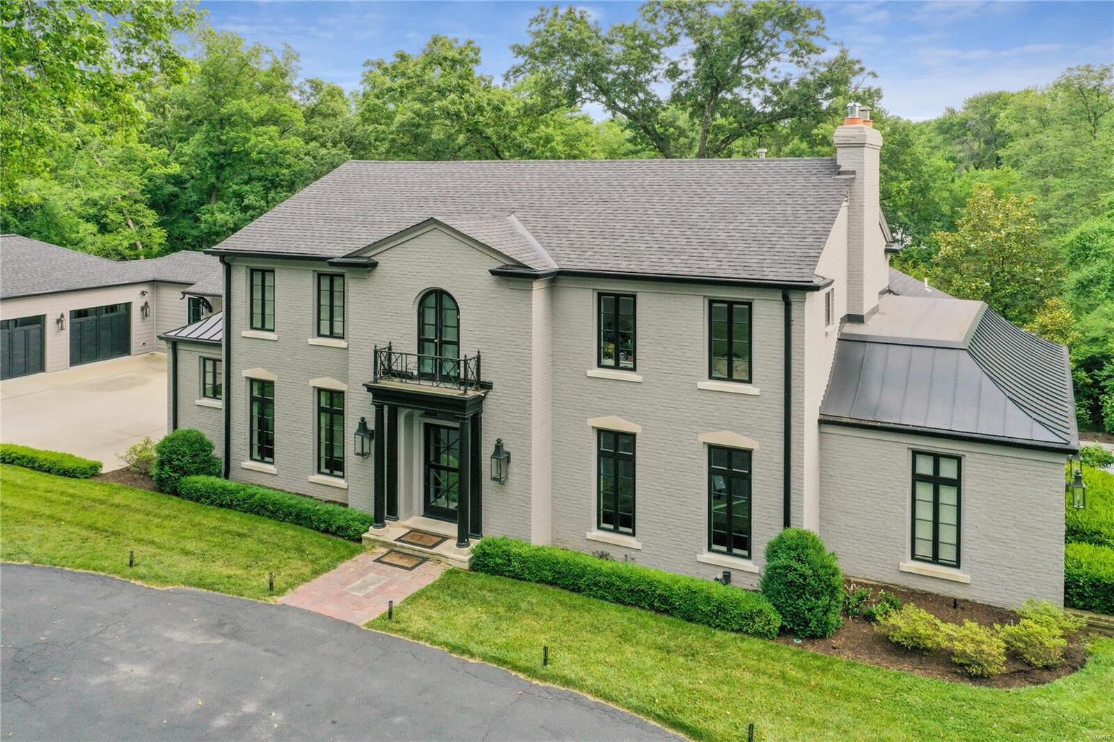 Property Photo: 33 Woodcliffe Road MO 63124
