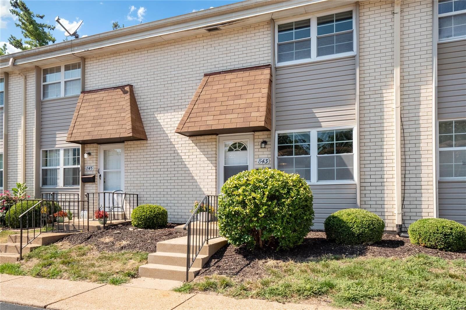 Property Photo:  843 Wendevy Court  MO 63011 