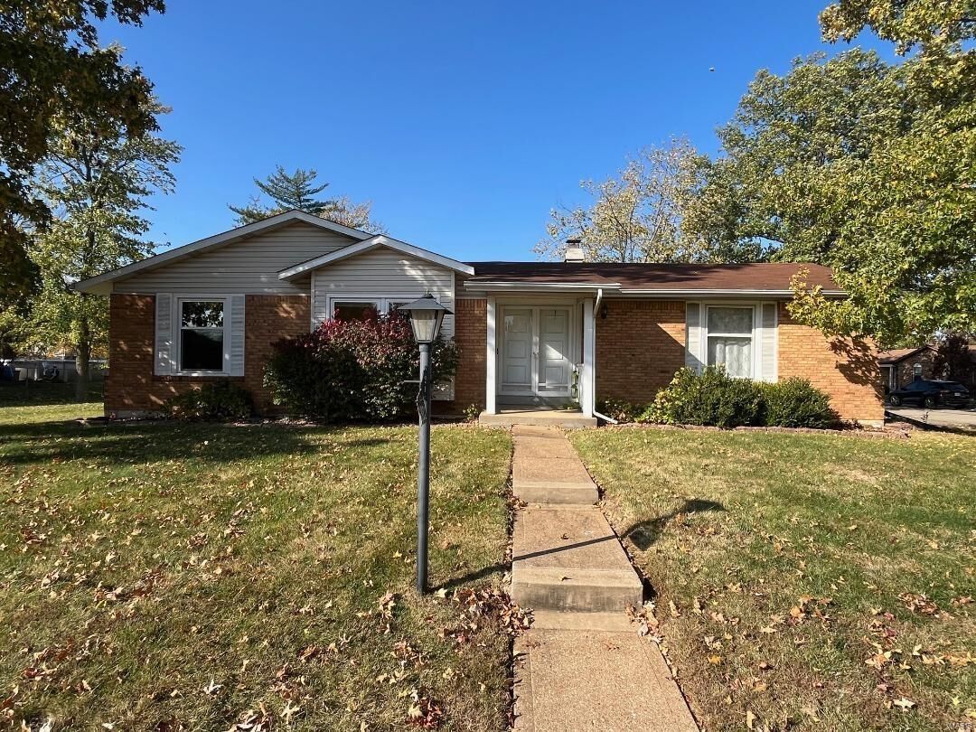 Property Photo:  5371 Stonehurst Drive  MO 63129 