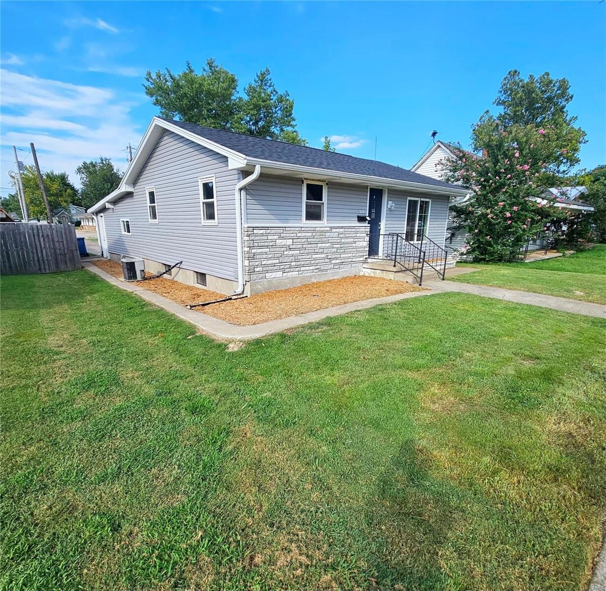 Property Photo: 219 W Davidson Avenue MO 63740