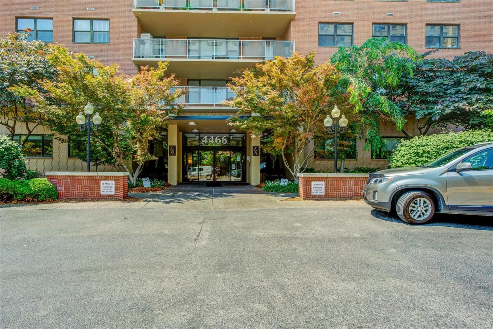 Property Photo: 4466 W Pine Boulevard 4C MO 63108