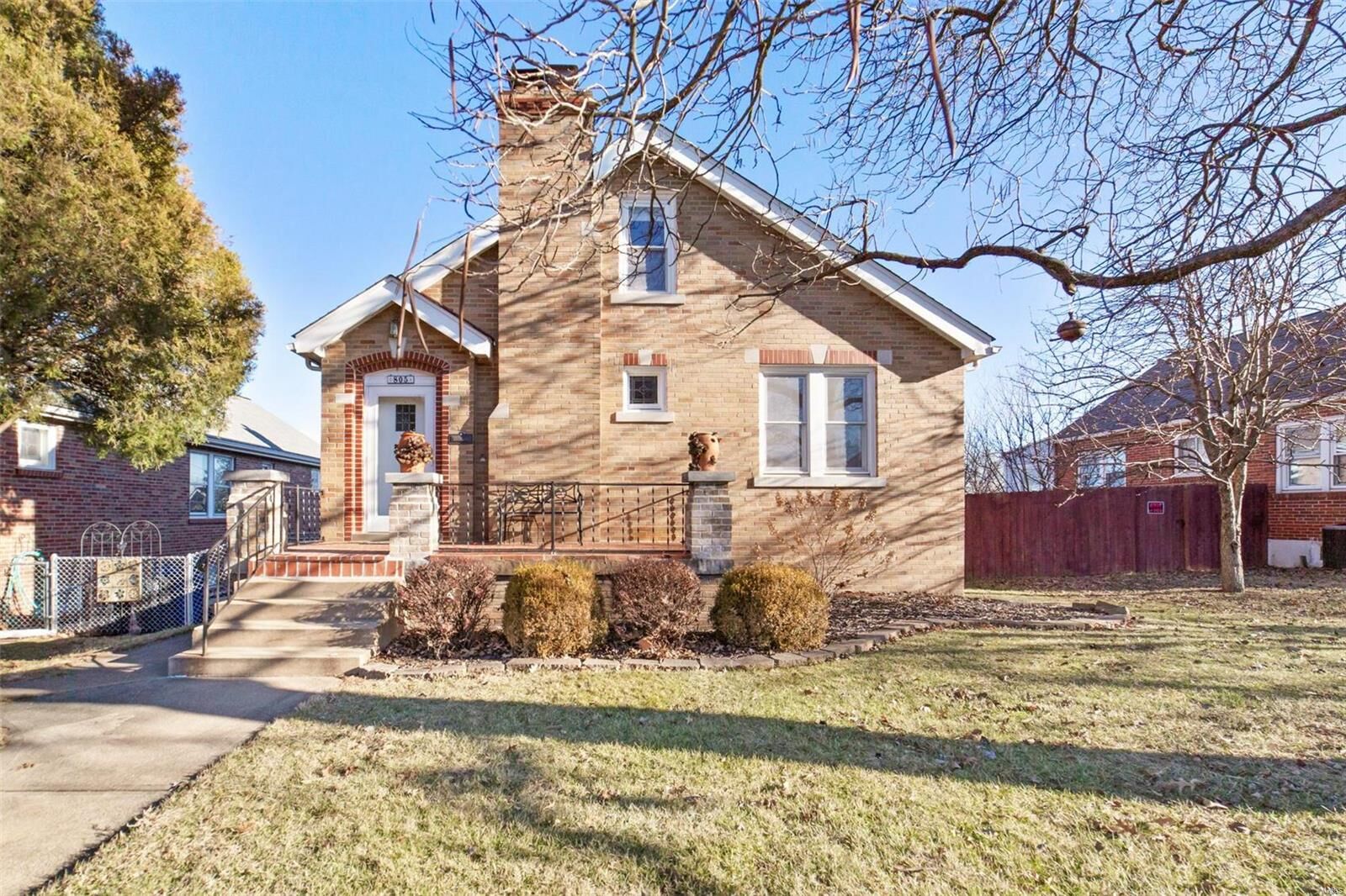 Property Photo:  805 Cumberland Drive  MO 63125 