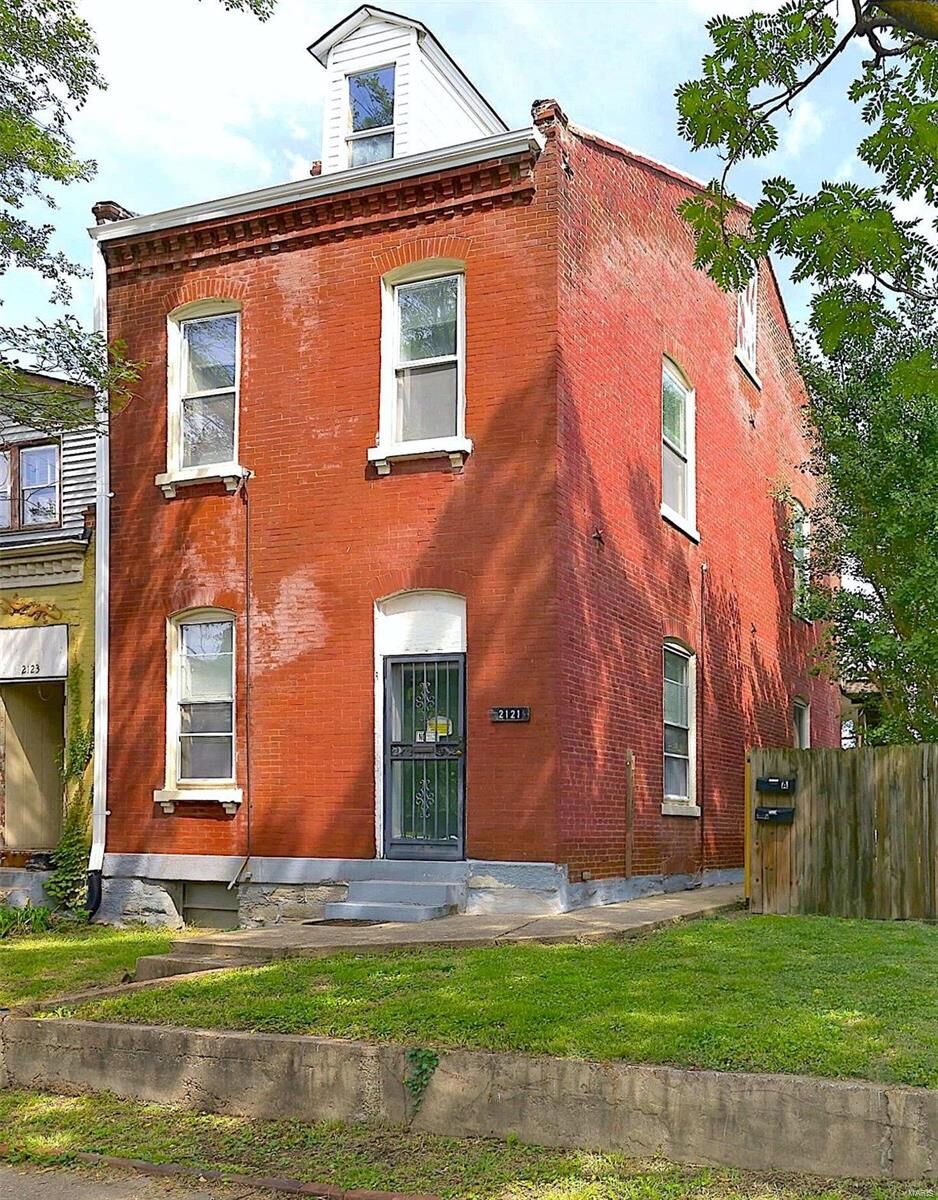 Property Photo: 2121 Victor Street MO 63104