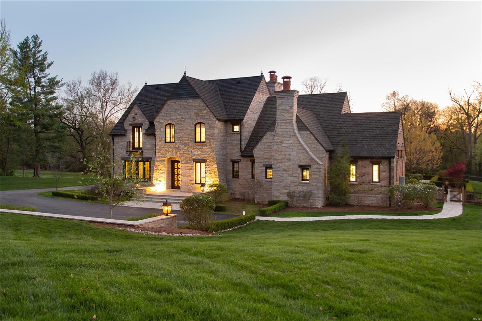 Property Photo: 44 Overhills Drive MO 63124