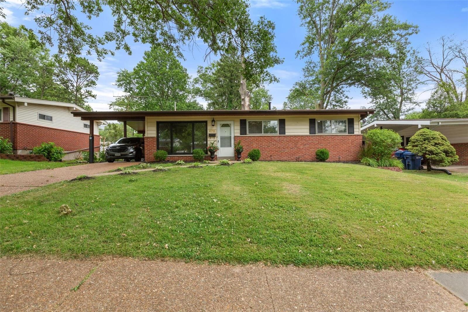 Property Photo:  470 Saint Edward Lane  MO 63033 