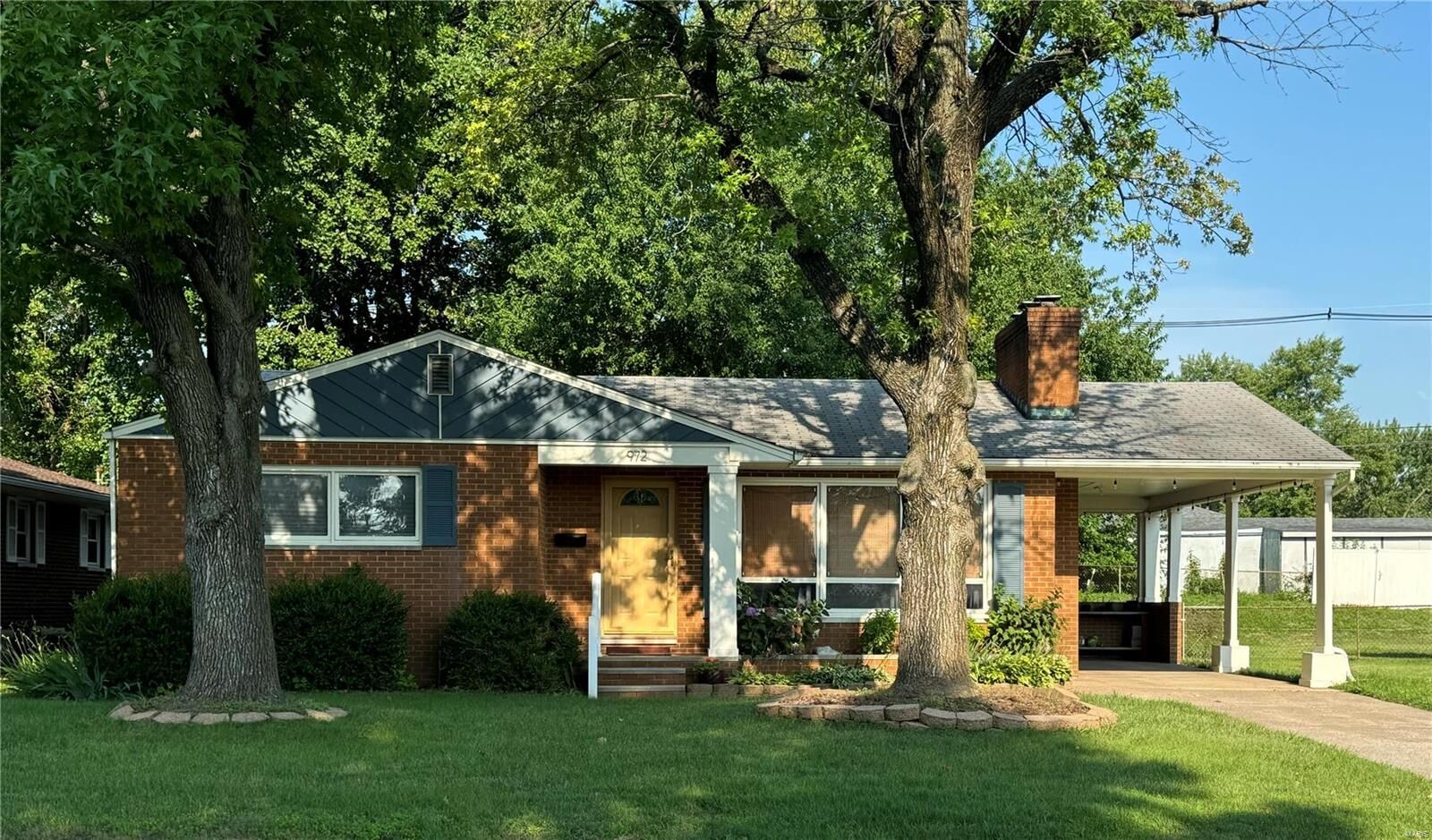 Property Photo:  972 Poplar Street  IL 62095 