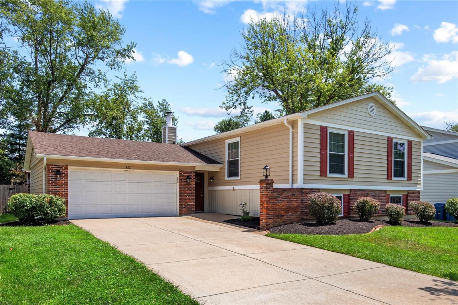 Property Photo: 226 Village Creek Court MO 63021
