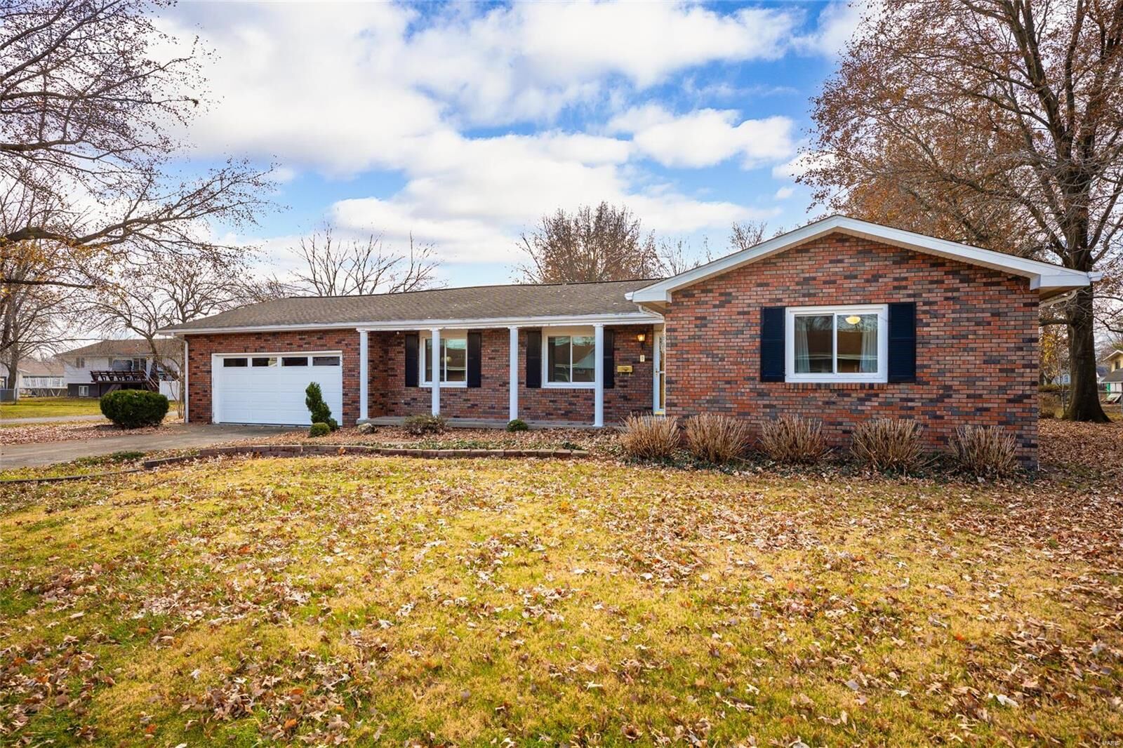 Property Photo: 804 E Chestnut Street IL 62009