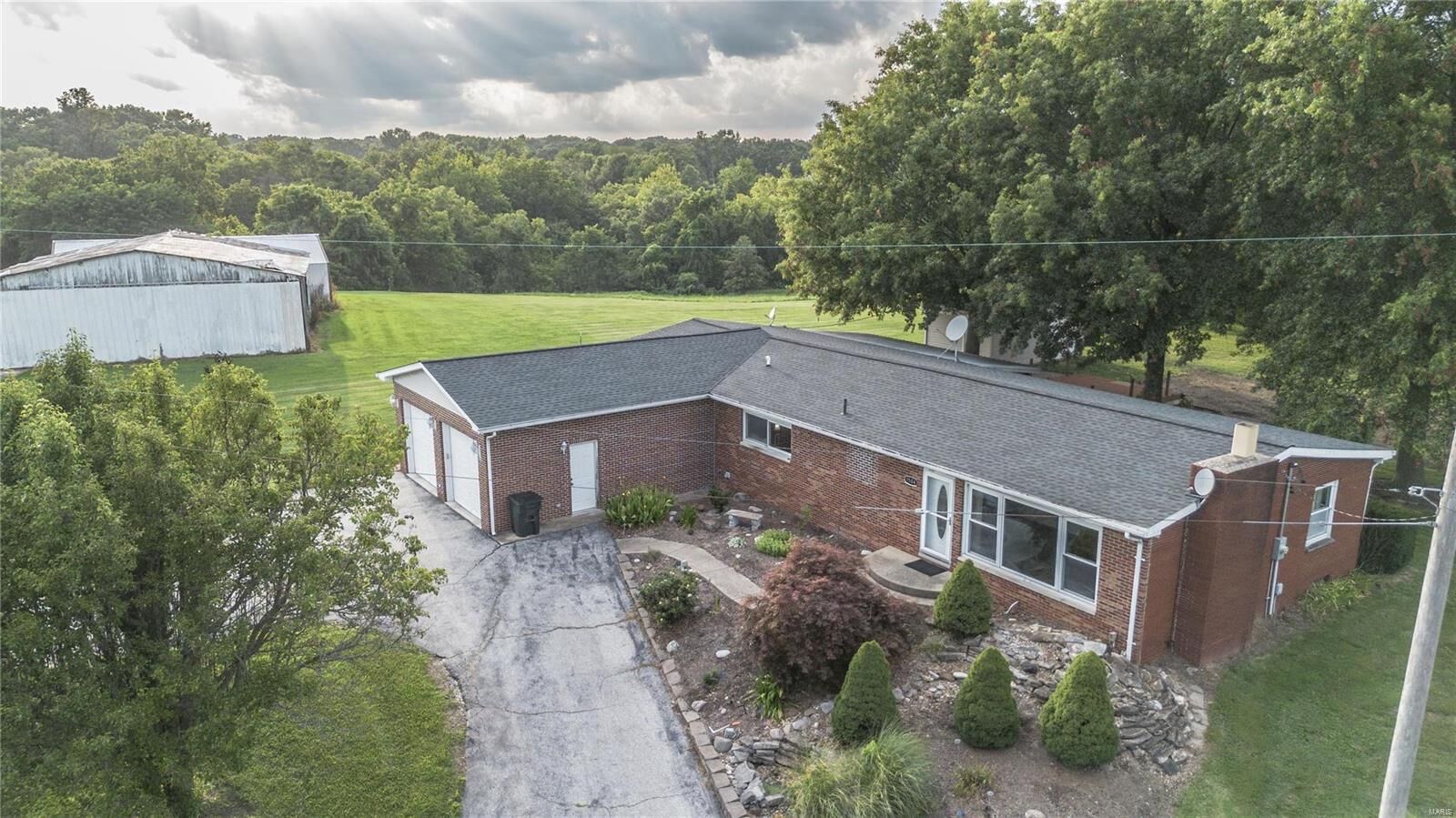 Property Photo: 1504 Straube Lane IL 62035