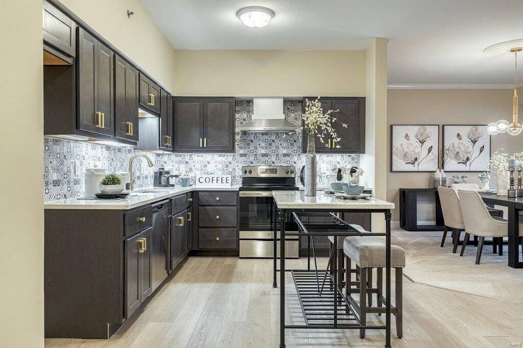 Property Photo: 567 Sarah Lane 304 MO 63141