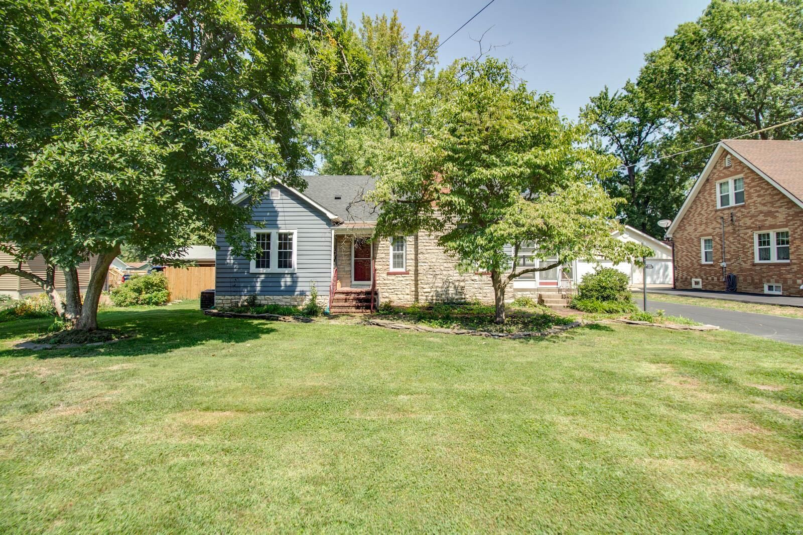 Property Photo:  720 Ramona Place  IL 62035 